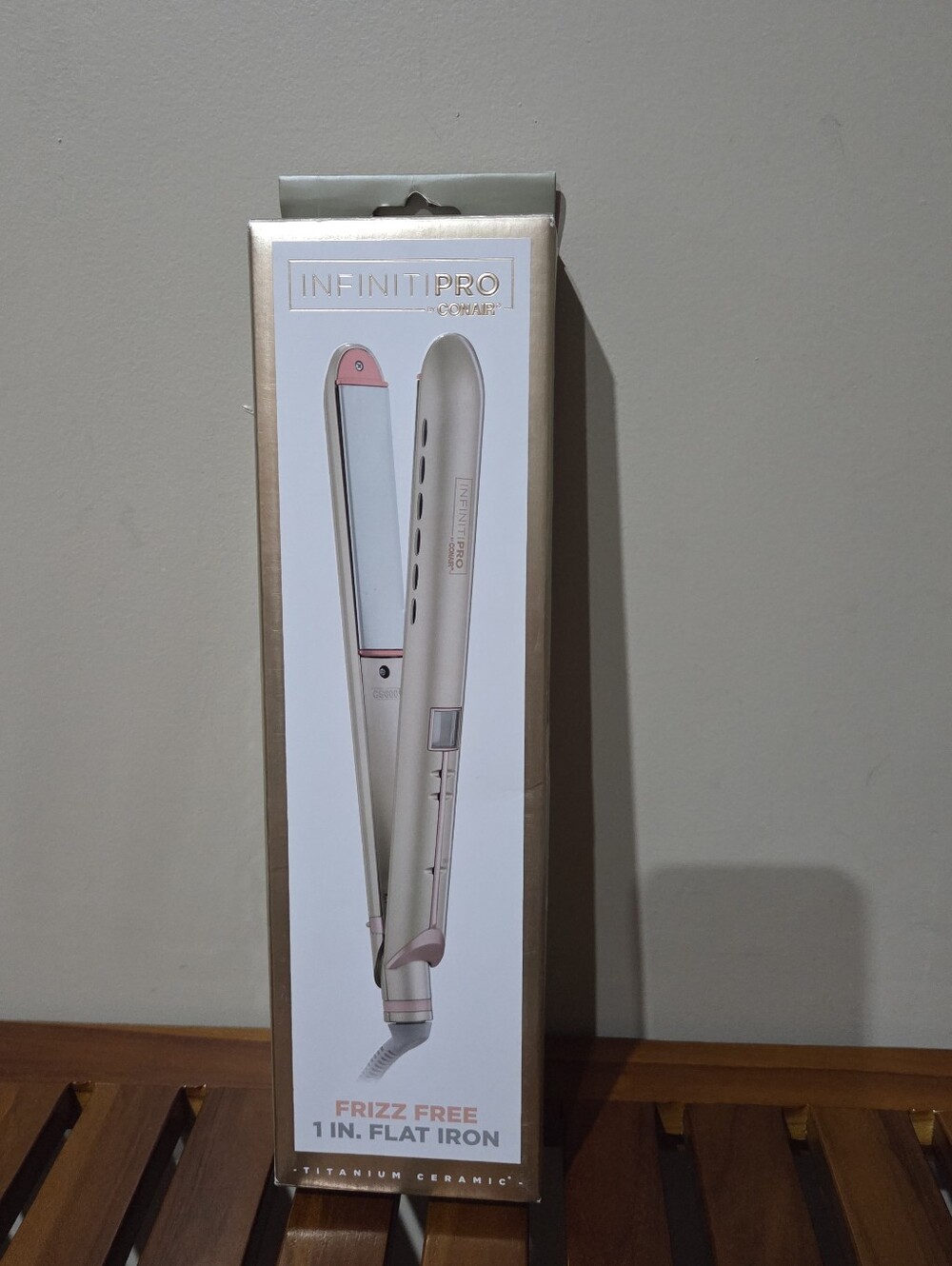 Conair InfinitiPRO Frizz-Free Titanium Ceramic 1" Flat Iron NEW